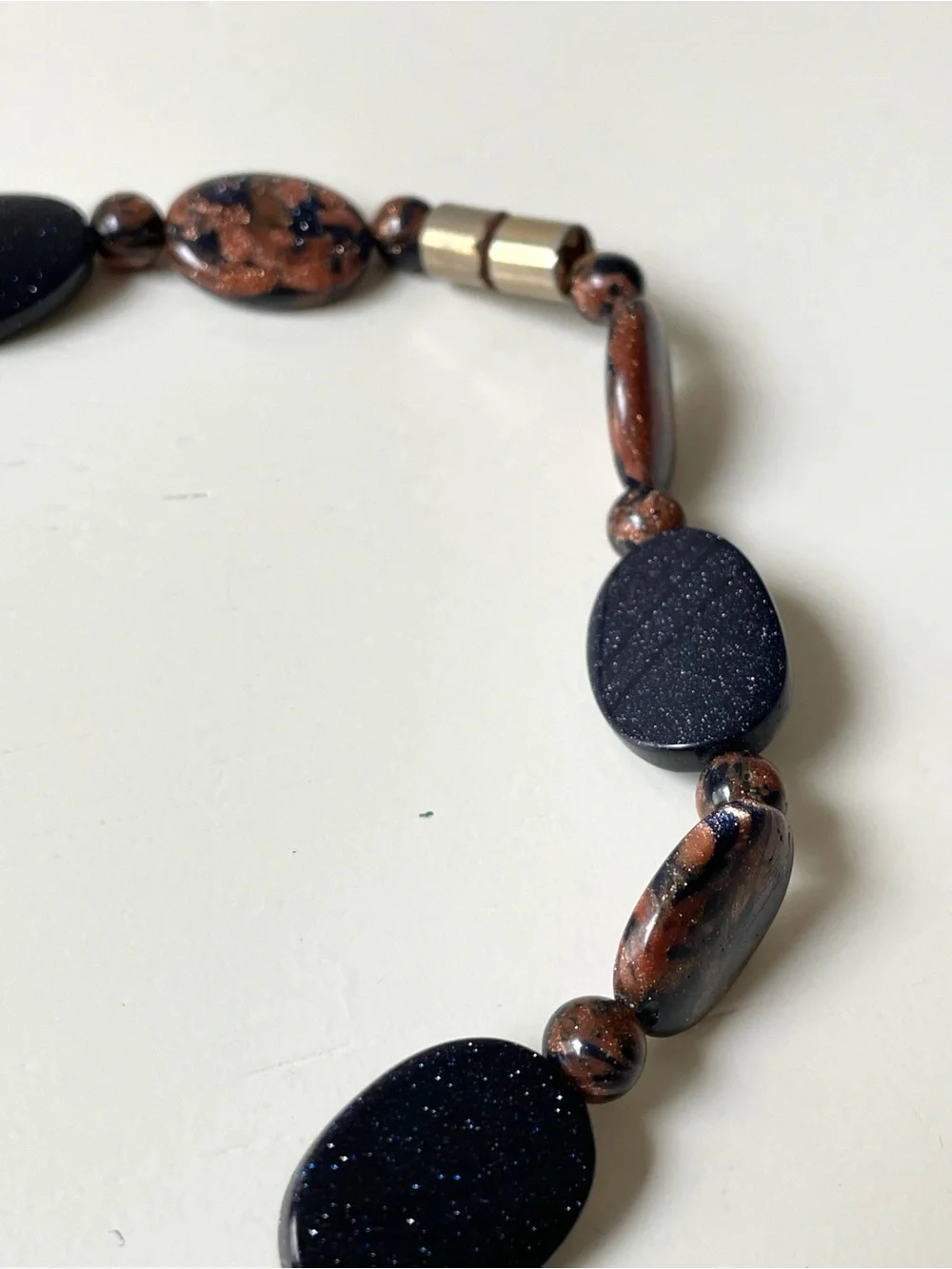 Vintage polished goldstone choker necklace w/ magnetic clasp